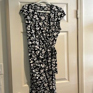 Lark & Ro black and white floral wrap dress, Large, EUC